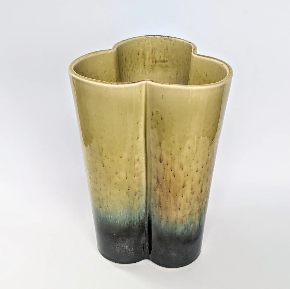 Hull Pottery 110  Yellow Green Ombré 3 Lobed MCM 9